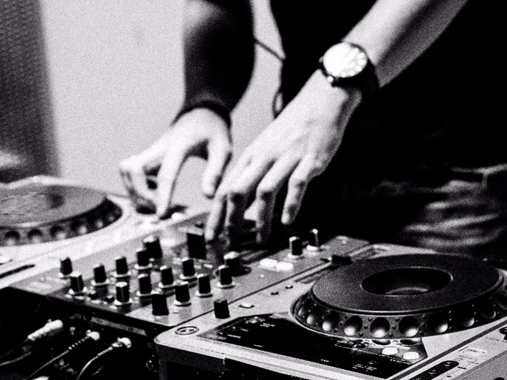 Bedrijfsuitje - DJ Workshop - Pub Quiz